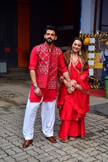 Sonakshi Sinha and Zaheer Iqbal snapped on the sets of India's Best Dancer season 4