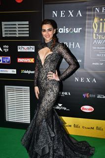 Kriti Sanon grace the green carpet of IIFA Utsavam Awards 2024