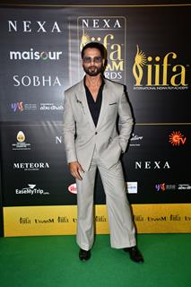 Shahid Kapoor grace the green carpet of IIFA Utsavam Awards 2024