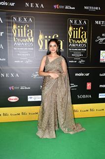 Celebrities grace the green carpet of IIFA Utsavam Awards 2024