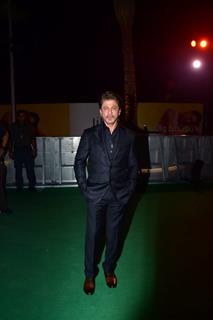 Shah Rukh Khan grace the green carpet of IIFA Awards 2024