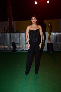 Alizeh Agnihotri grace the green carpet of IIFA Awards 2024