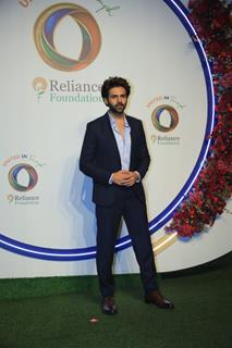 Kartik Aaryan snapped at Nita Ambani’s ‘United In Triumph’ event at Antilia to honour the Olympians and Paralympians