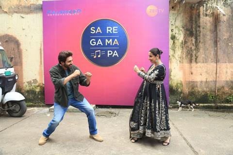 Vidya Balan and Kartik Aaryan snapped promoting their upcoming film ' Bhool Bhulaiyaa 3' on the sets of Sa Re Ga Ma Pa