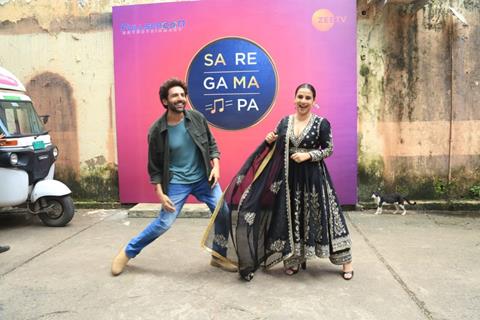 Vidya Balan and Kartik Aaryan snapped promoting their upcoming film ' Bhool Bhulaiyaa 3' on the sets of Sa Re Ga Ma Pa