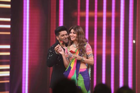 Shilpa Shetty and Guru Randhawa promoting their upcoming film 'Vicky Vidya Ka Woh Wala Video' on the sets of 'Sa Re Ga Ma Pa'