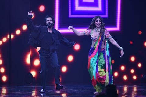 Shilpa Shetty and Rajkummar Rao promoting their upcoming film 'Vicky Vidya Ka Woh Wala Video' on the sets of 'Sa Re Ga Ma Pa'