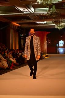 Kartik Aaryan snapped at Manish Malhotra's fashion show