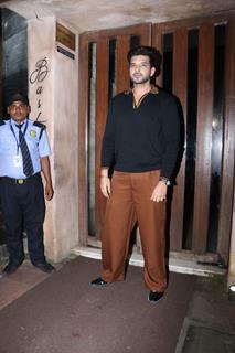 Karan Kundrra snapped at Bastian Bandra