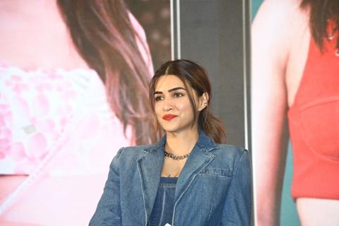 Kriti Sanon snapped interacting about their upcoming movie 'Do Patti' on Bollywood Hungama OTT Fest