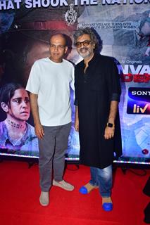 Ashutosh Gowariker grace the premiere of Manvat Murders