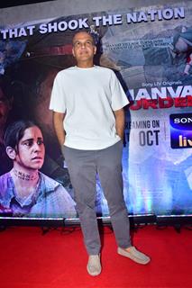 Ashutosh Gowariker grace the premiere of Manvat Murders