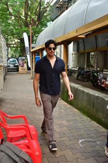 Sidharth Malhotra snapped in the city 