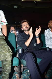 Kartik Aaryan snapped at the trailer launch of ‘Bhool Bhulaiyaa 3’ at Raj Mandir in Jaipur