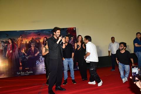 Kartik Aaryan snapped at the trailer launch of ‘Bhool Bhulaiyaa 3’ at Raj Mandir in Jaipur