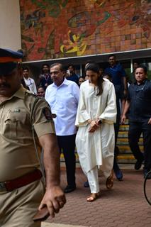 Mukesh Ambani and Shloka Mehta snapped at Ratan Tata's Funeral