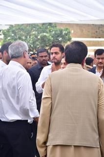 Akash Ambani snapped at Ratan Tata's Funeral