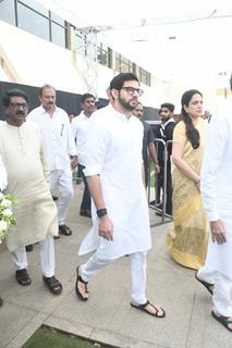 Celebrities snapped at Ratan Tata's Funeral