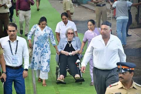 Celebrities snapped at Ratan Tata's Funeral