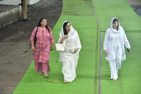 Celebrities snapped at Ratan Tata's Funeral