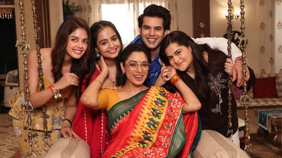 Rupali Ganguly with new cast 