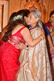 Jaya Bachchan and Rani Mukerji snapped at Durga Puja Pandal