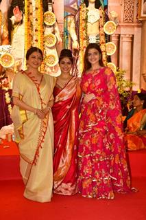 Bhagyashree Patwardhan and Tanishaa Mukerji snapped at Durga Puja Pandal