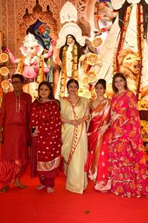 Bhagyashree Patwardhan and Tanishaa Mukerji snapped at Durga Puja Pandal