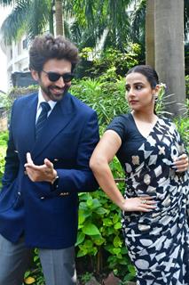 Vidya Balan and Kartik Aaryan snapped promoting their upcoming film 'Bhool Bhulaiyaa 3' on the sets of KBC 16