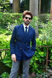 Kartik Aaryan snapped promoting their upcoming film 'Bhool Bhulaiyaa 3' on the sets of KBC 16