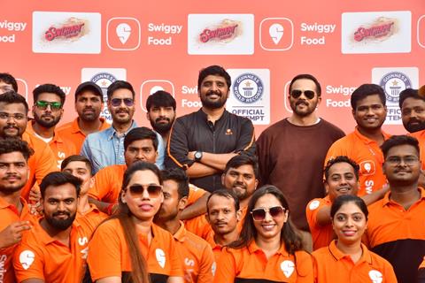 Ajay Devgn and Rohit Shetty attempt the Guinness World Record for the largest Vada Pav delivery at Airport High School & Junior College