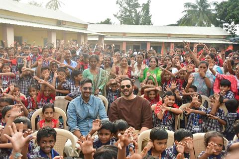 Ajay Devgn and Rohit Shetty attempt the Guinness World Record for the largest Vada Pav delivery at Airport High School & Junior College