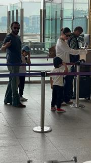 Saif Ali Khan, Kareena Kapoor, Taimur Ali Khan and Jeh Ali Khan  snapped at the airport