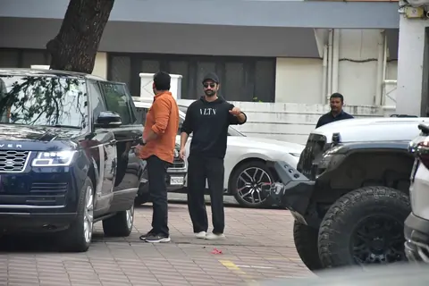 Vicky Kaushal snapped in the city