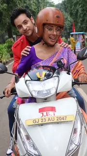 Rupali Ganguly and Shivam Khajuria are exploring Dwarka 