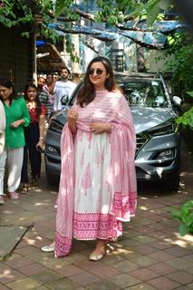 Parineeti Chopra snapped in Juhu