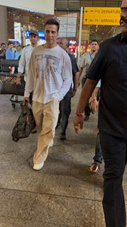 Akshay Kumar snapped at the airport 