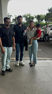 Kajal Aggarwal poses with her family and Surya at the Mumbai airport 