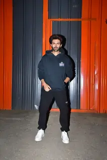 Kartik Aaryan snapped promoting their upcoming film ' Bhool Bhulaiyaa 3' on the sets of India Best Dancer