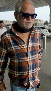 Sanjay Mishra snapped at the airport