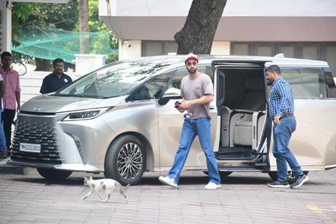 Ranbir Kapoor snapped in the city