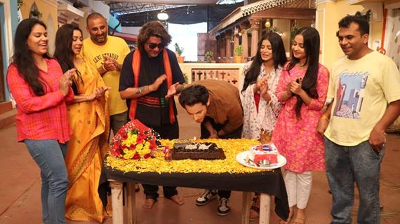 Rupali Ganguly, Rajan Shahi, Shivam Khajuria and Alisha Parveen celebrates Shivam Khajuria's birthday on the set