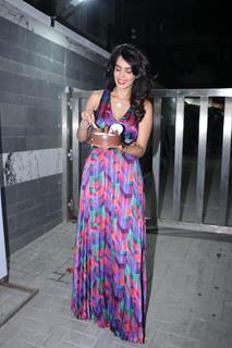 Mallika Sherawat celebrates her birthday with paparazzis