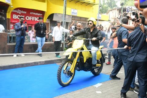 Varun Dhawan snapped promoting his upcoming series 'Citadel: Honey Bunny' at Gaiety Galaxy, Bandra