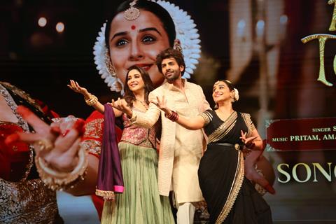 Vidya Balan, Madhuri Dixit and Kartik Aaryan snapped at the song launch of 'Ami Je Tomar 3.0'