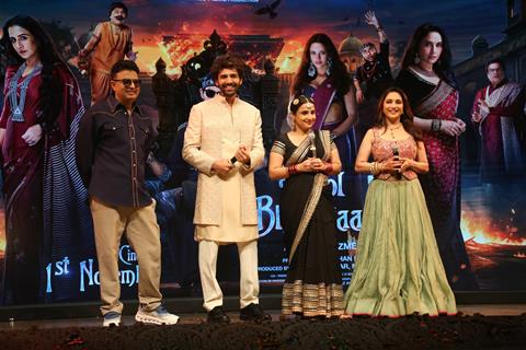 Vidya Balan, Madhuri Dixit, Bhushan Kumar and Kartik Aaryan snapped at the song launch of 'Ami Je Tomar 3.0'