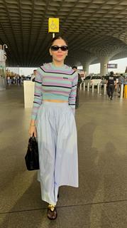 Kanika Kapoor snapped at the airport