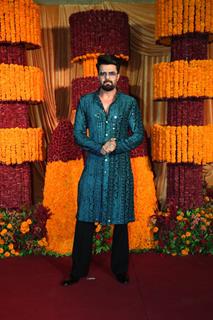 Maniesh Paul snapped at Ramesh Taurani’s Diwali Bash