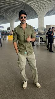 Vicky Kaushal snapped at the airport