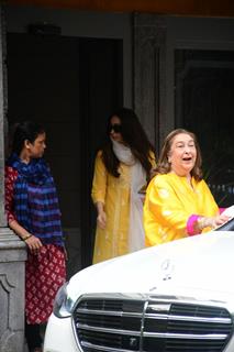 Karisma Kapoor snapped at Randhir Kapoor house 